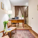 Lhr Coliseum B&B