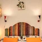 Urban Chic Studio - By Brave