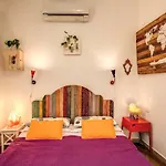 Urban Chic Studio - By Brave