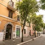 Urban Chic Studio - By Brave