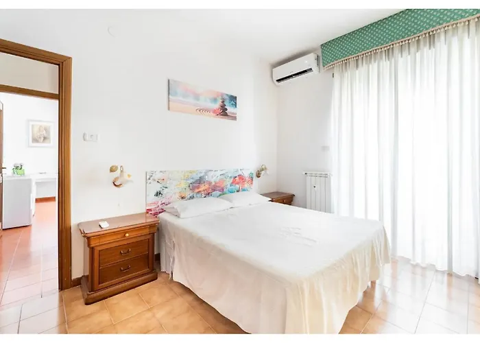 Tina\'S House - Bright And Near Metro C