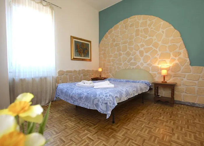 Sara Holiday House