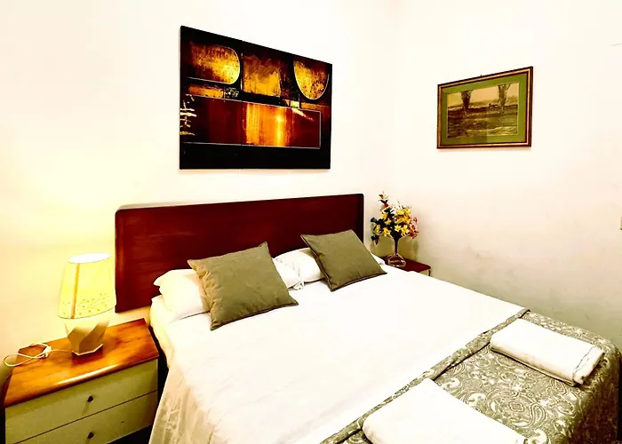 4 Bed Rooms Luxury Apartment Near Colosseum
