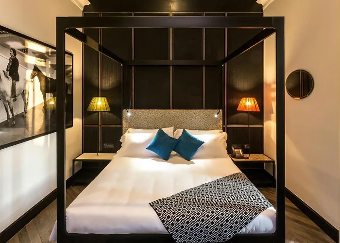 The H\'All Tailor Suite Roma