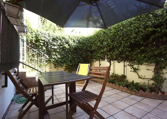 Ponte Milvio Lovely Garden