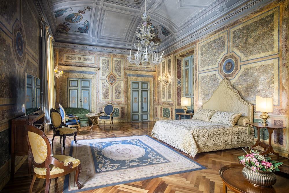 Residenza Napoleone Iii Bed & Breakfast 4*