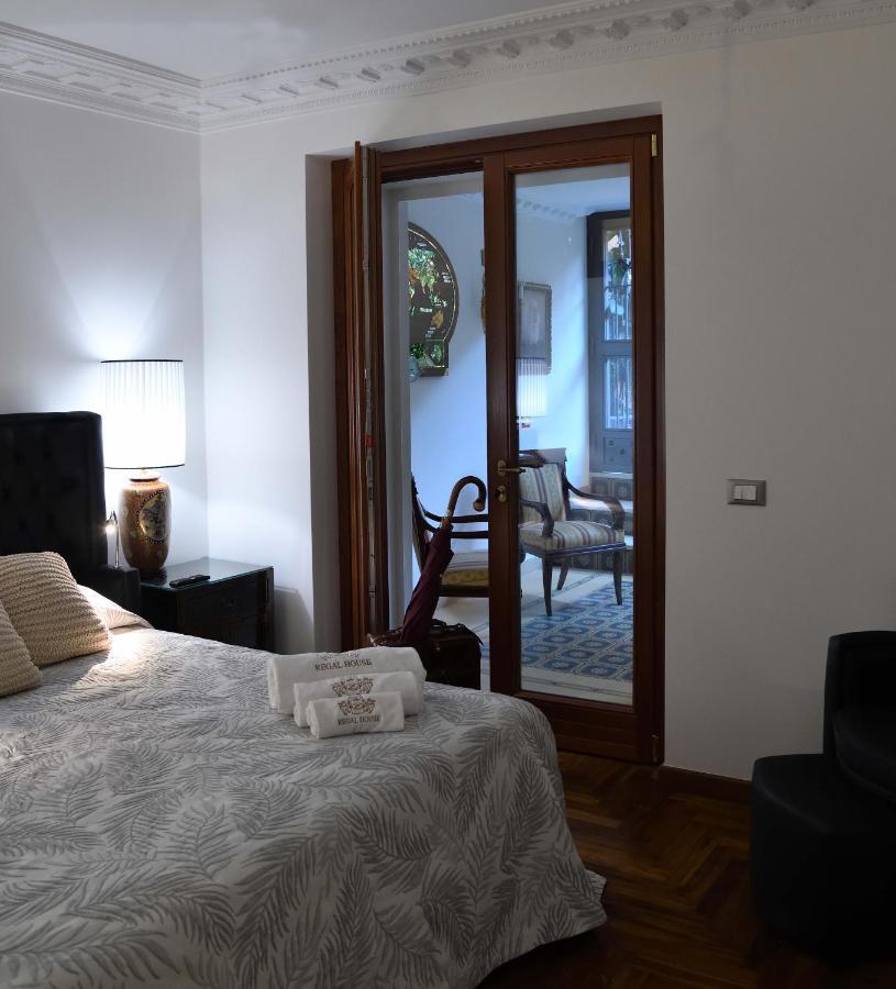 Regal House Capucci 6 Guest house Rome