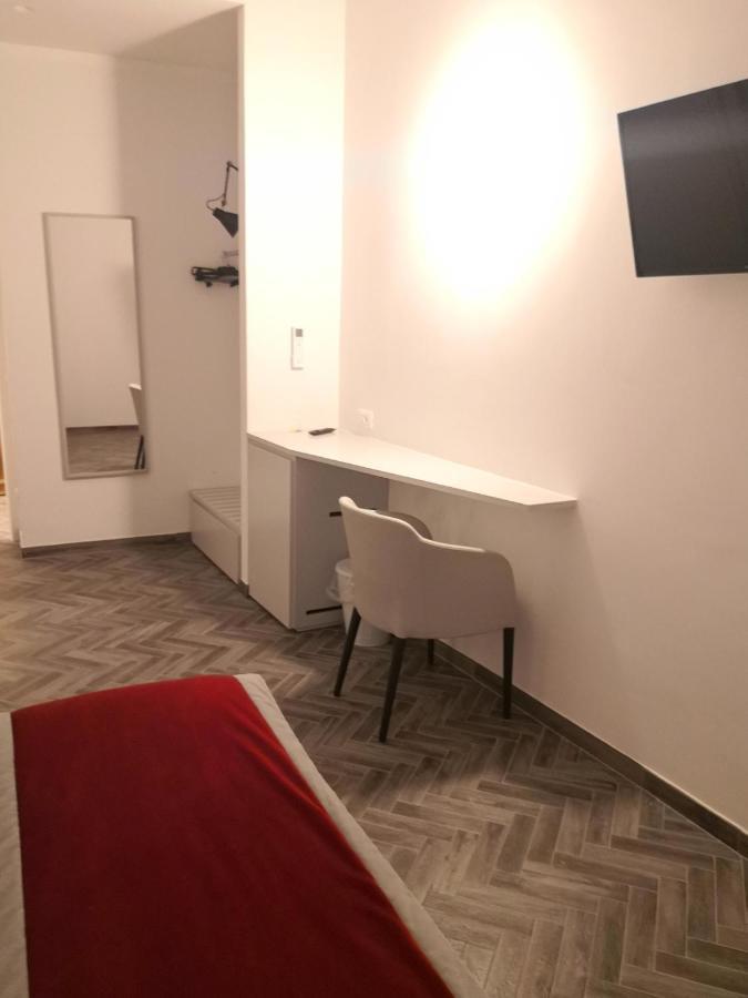 Frattina Ff Italian Guest house Rome