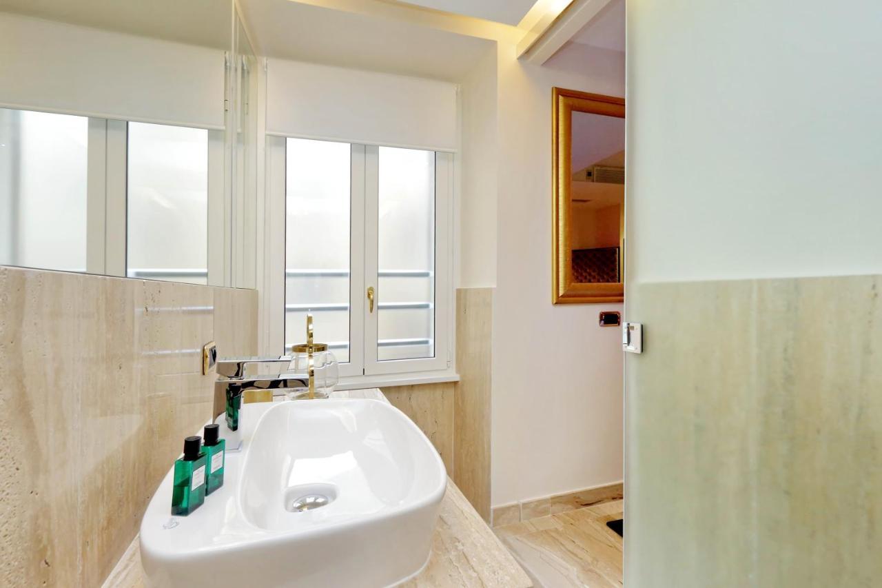 Trevi Diamond Luxury Suites & Jacuzzi * Roma