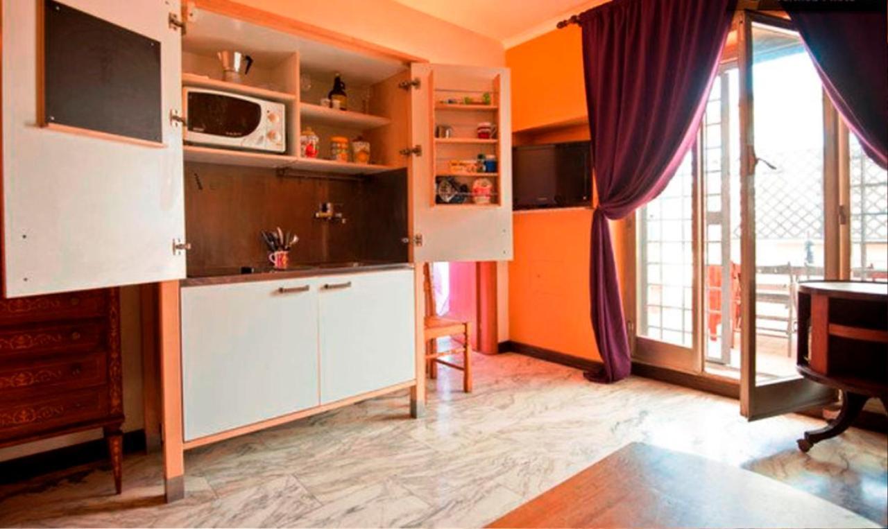 Julias Domus , Angels Suite, Metro C Apartment *