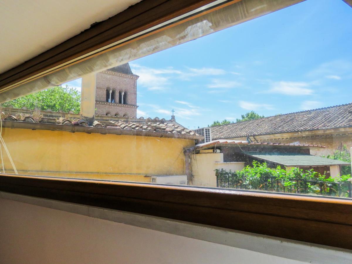 Apartment Mattia's Penthouse - View Over Trastevere Roofs