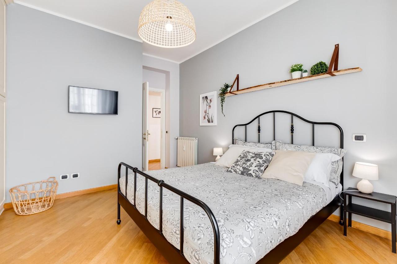 Bmga L Incredible 3bdr With Balcony In Center
