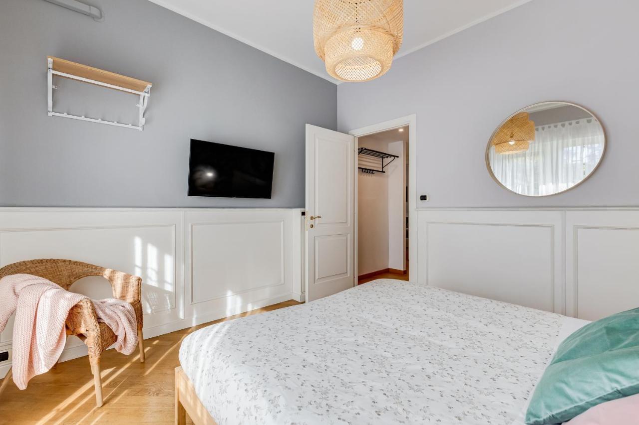 Bmga L Incredible 3bdr With Balcony In Center *
