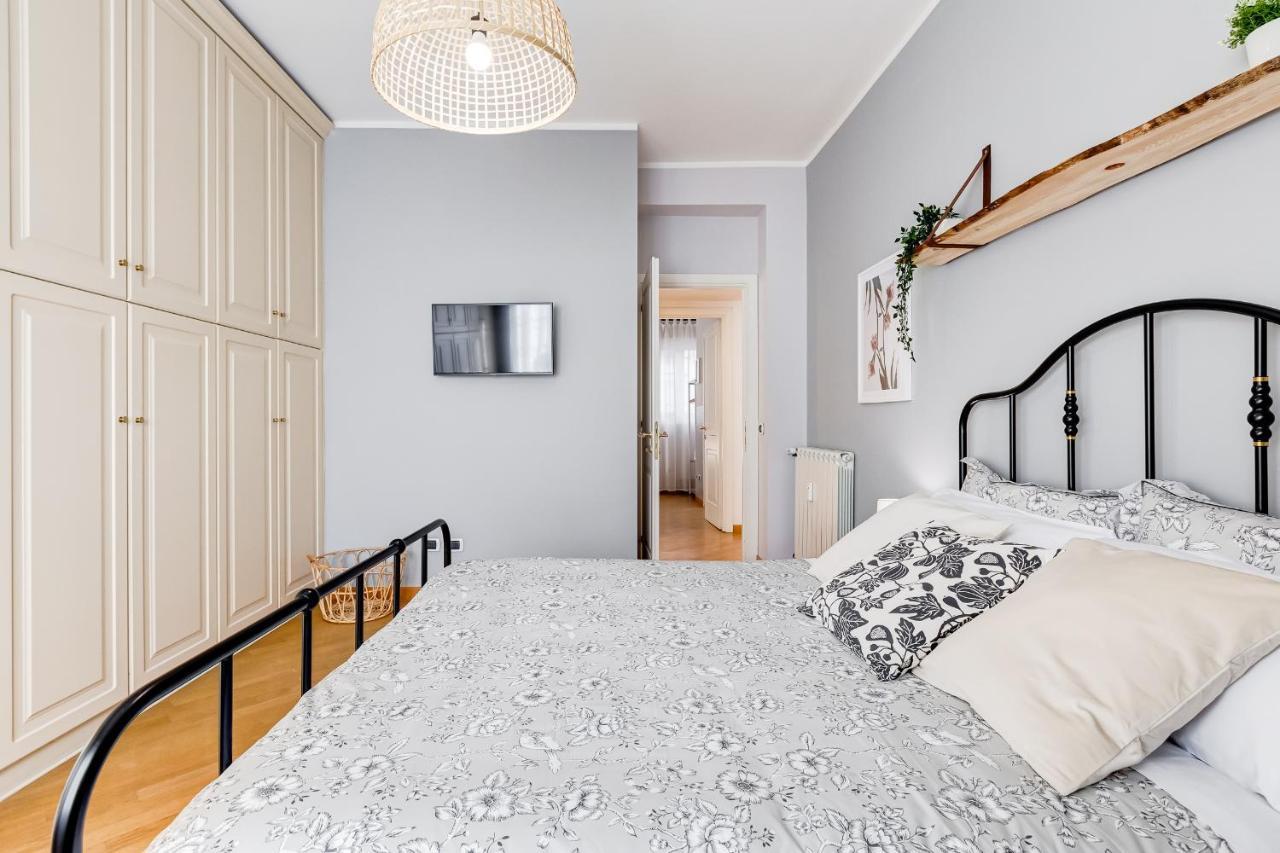 Bmga L Incredible 3bdr With Balcony In Center Apartment