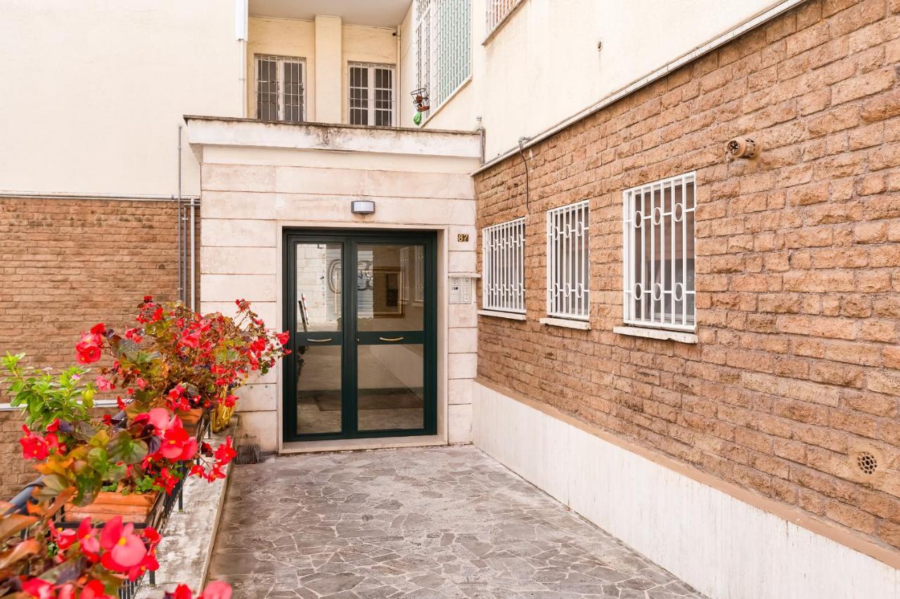 Bmga L Incredible 3bdr With Balcony In Center Apartment