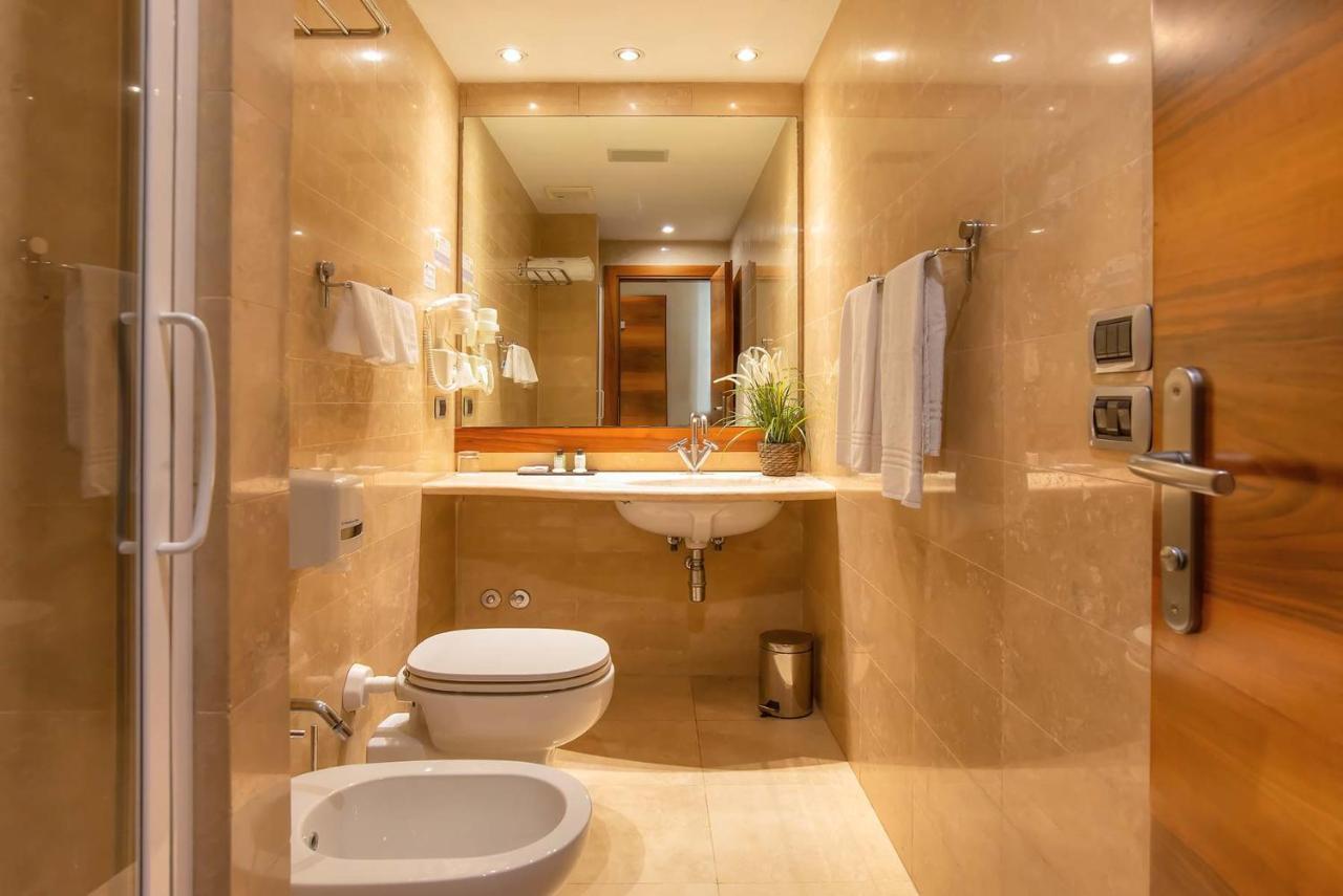 Tritone Hotel