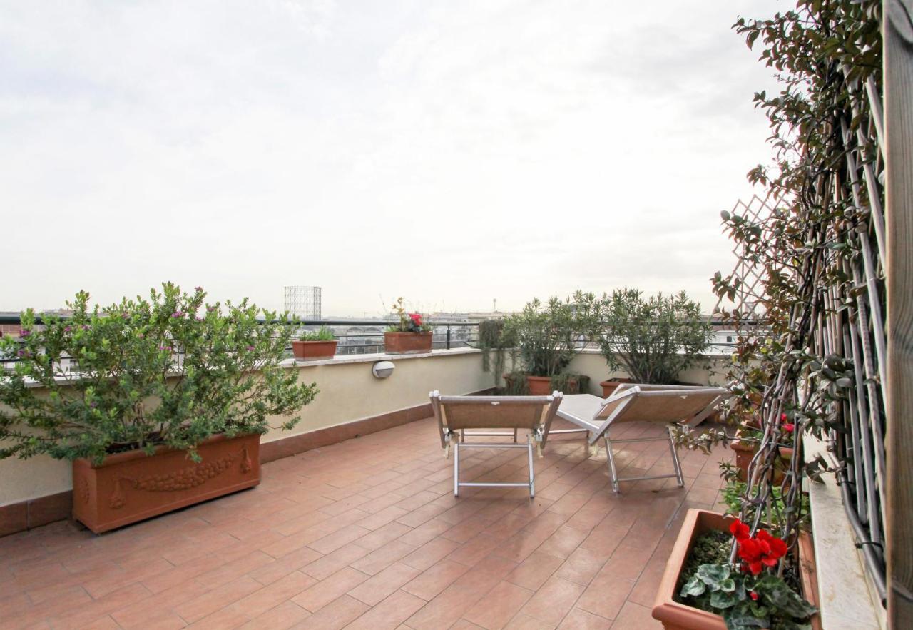 In The Clouds Over Trastevere, Penthouse Apartment Rome