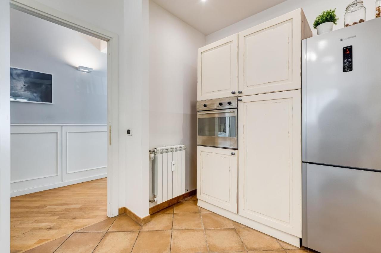 Bmga L Incredible 3bdr With Balcony In Center *