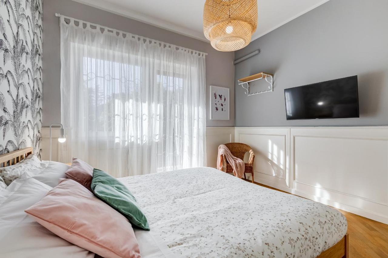Bmga L Incredible 3bdr With Balcony In Center