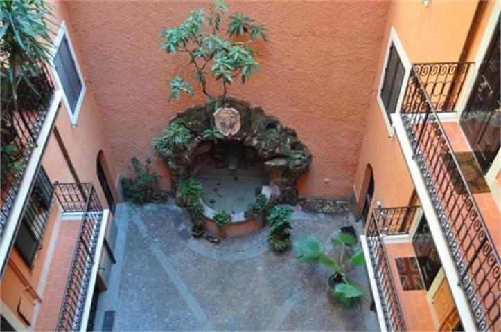 Apartment Colosseum Street