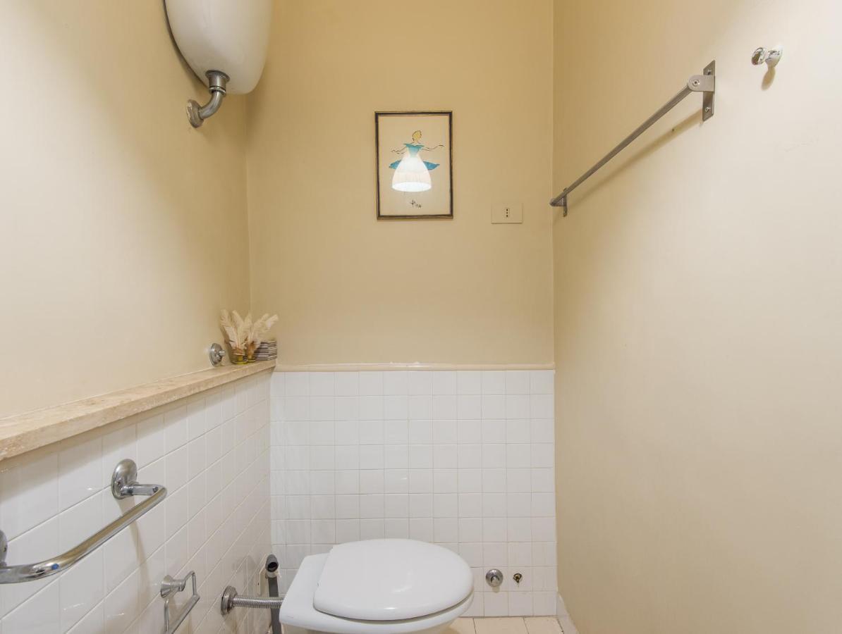 Apartment Coronari Enchanting Two Bedroom Rome