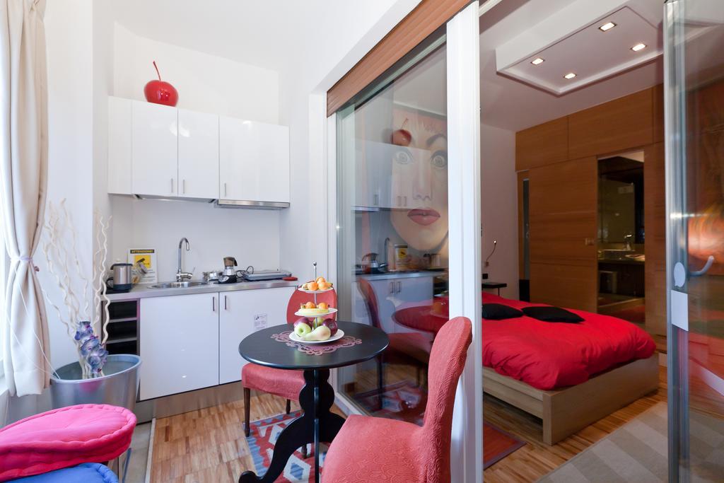 Ecohouse & Bioveg Cafe Guest house Rome
