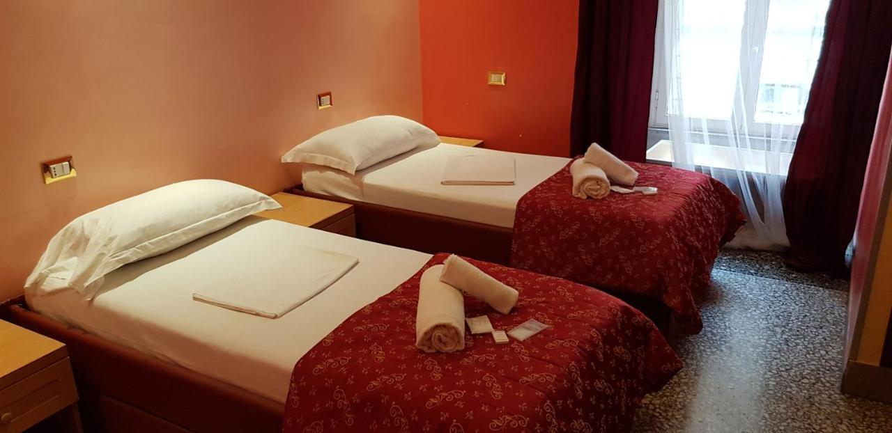 Legend R.g. Hostel Rome
