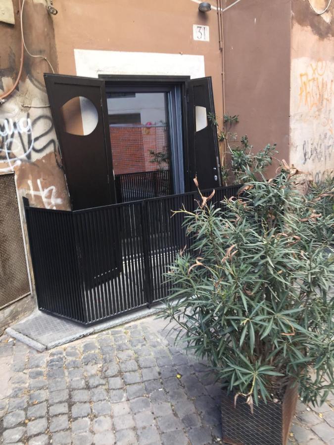 Apartment The Essential Trastevere Design *