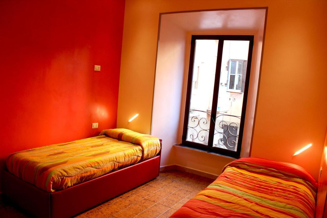 Legend R.g. Hostel *