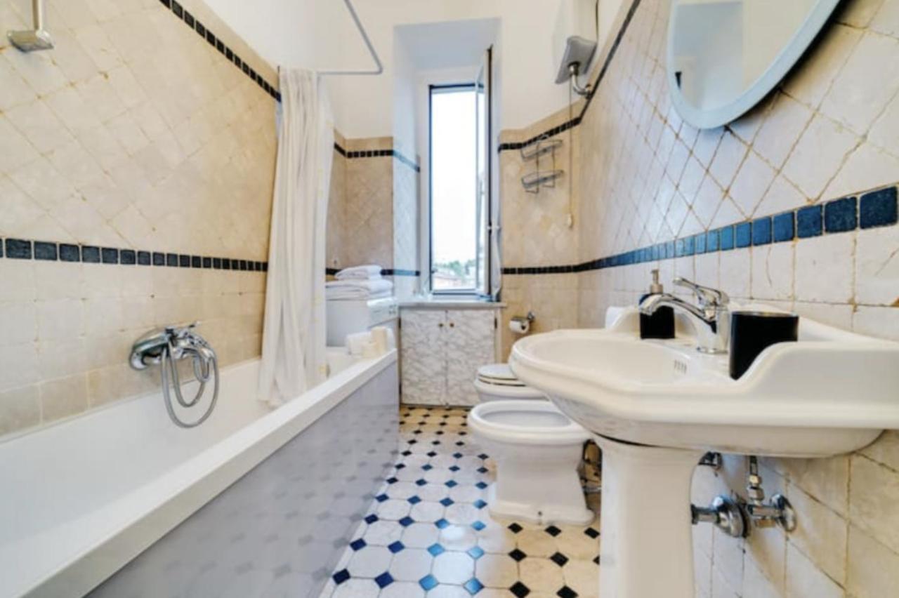 Sunny Flat In Elegant Building Close To Colosseum Appartamento Roma