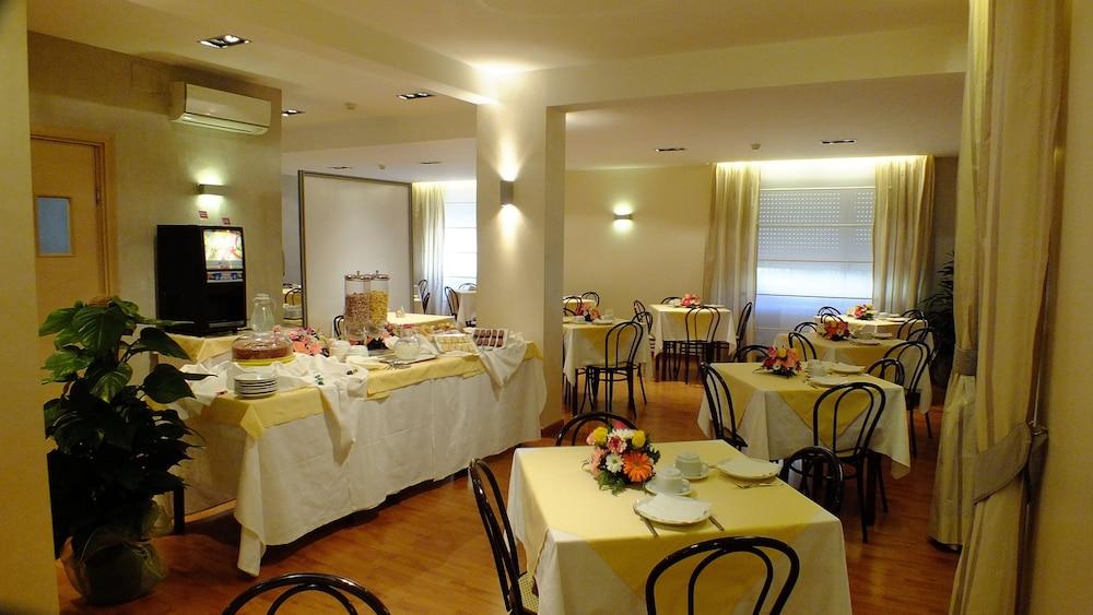 Consul Hotel 3*