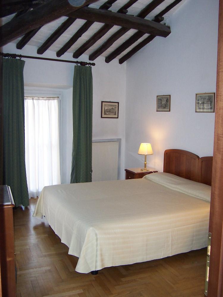 Teatro Di Pompeo 3*