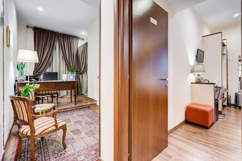 Lhr Coliseum Bed & Breakfast 3*