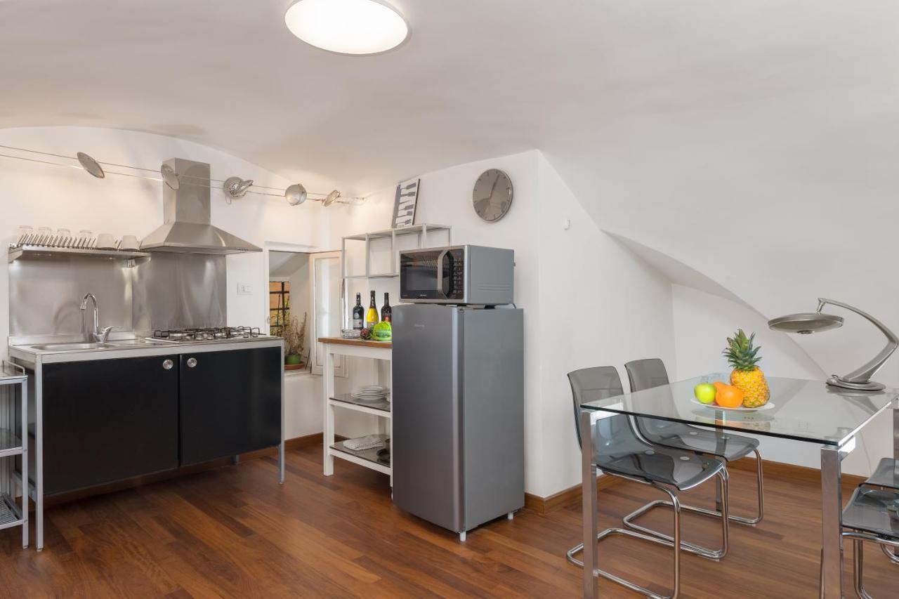 New! Amazing Piazza Navona View Apartment Rome