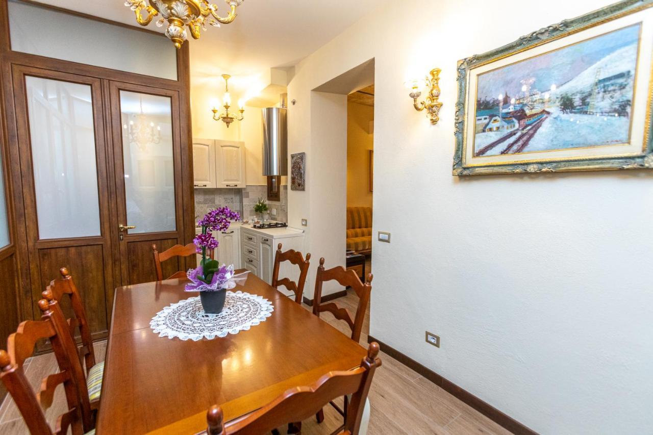 Kings In Apartment *