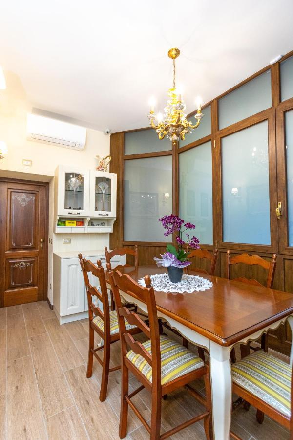 Kings In Apartment Rome