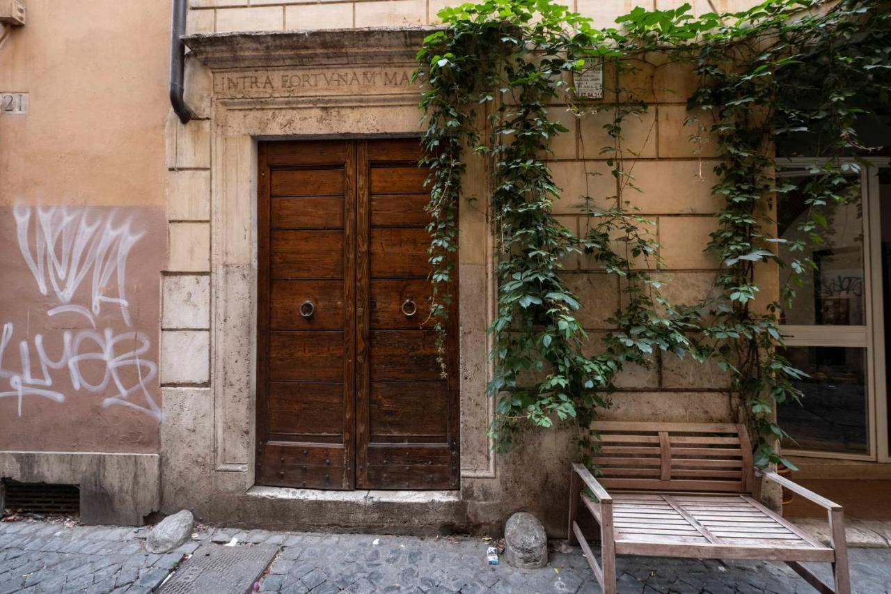 Delle Grotte - Campo De' Fiori * Rome