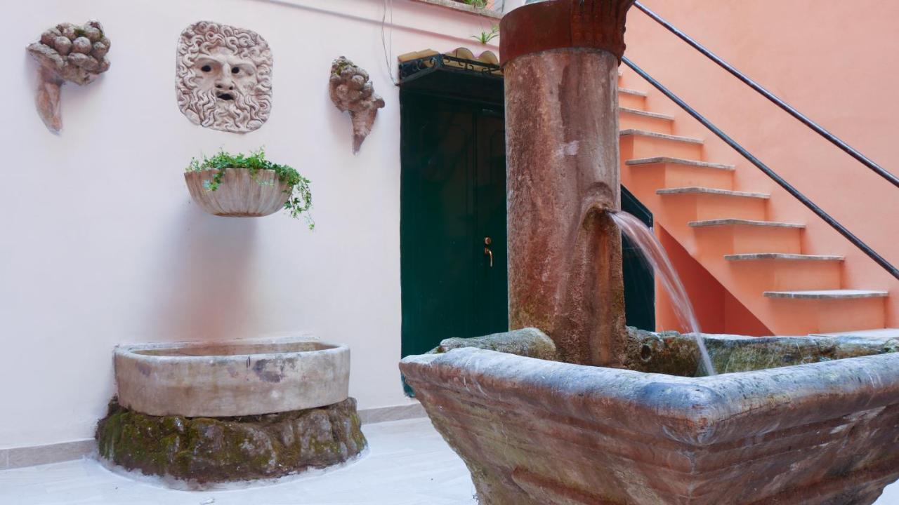 Joivy Trevi Fountain's Relais Apartment *
