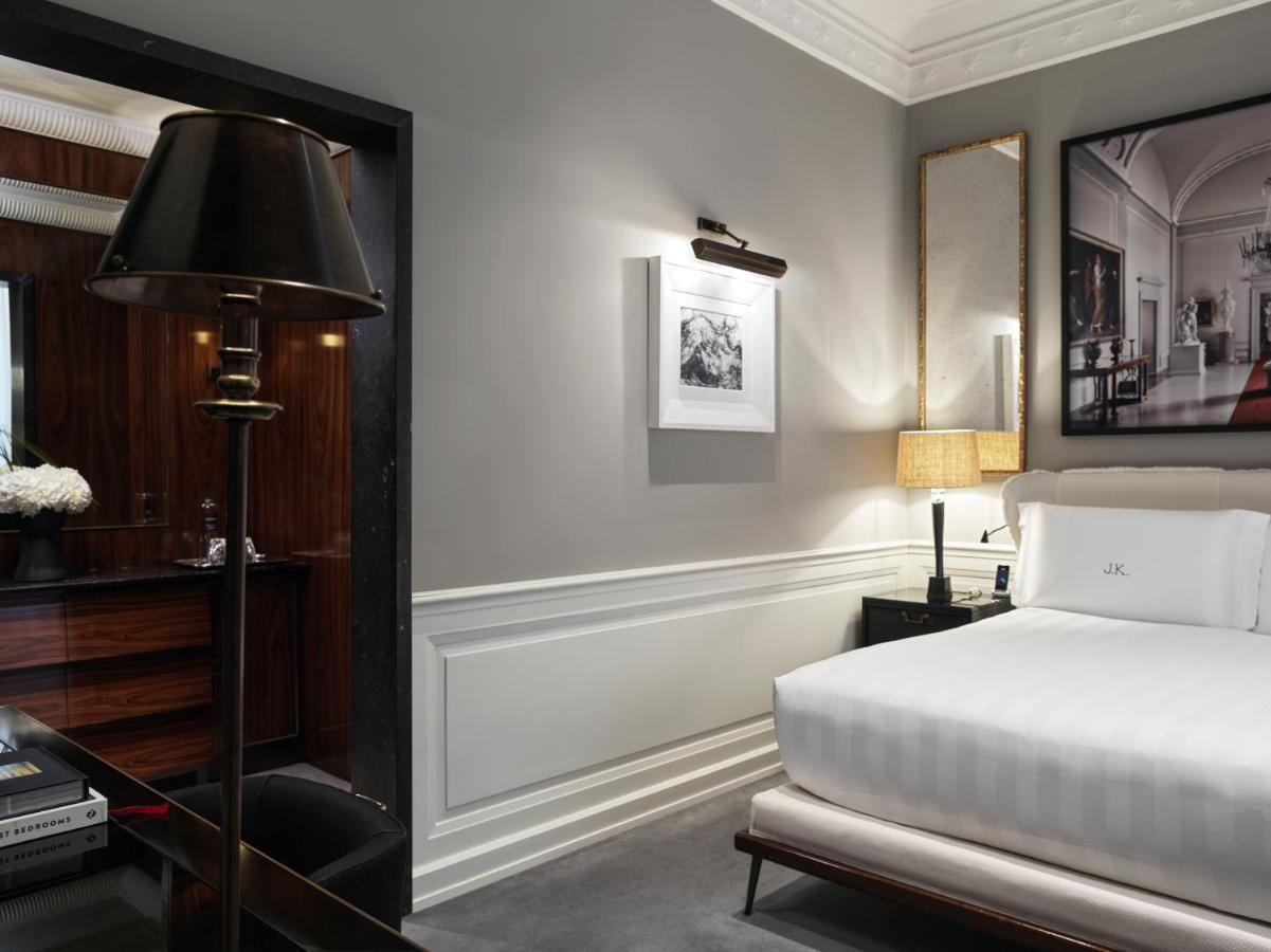 J.k. Place - The Leading Of The World Hotel