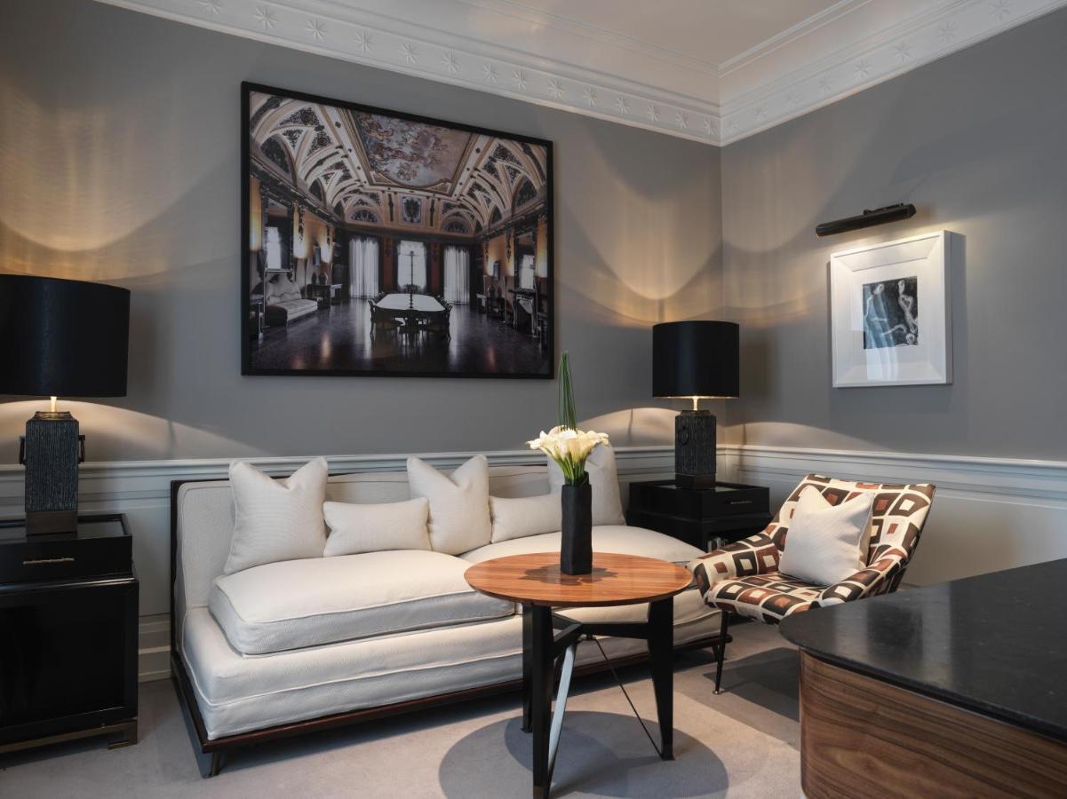 J.k. Place - The Leading Of The World 5*