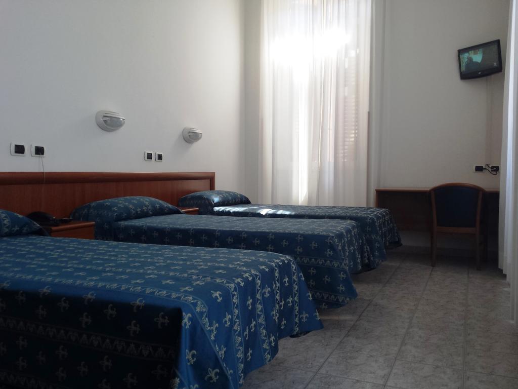 Maria Rosa Molas - Casa Per Ferie Rome