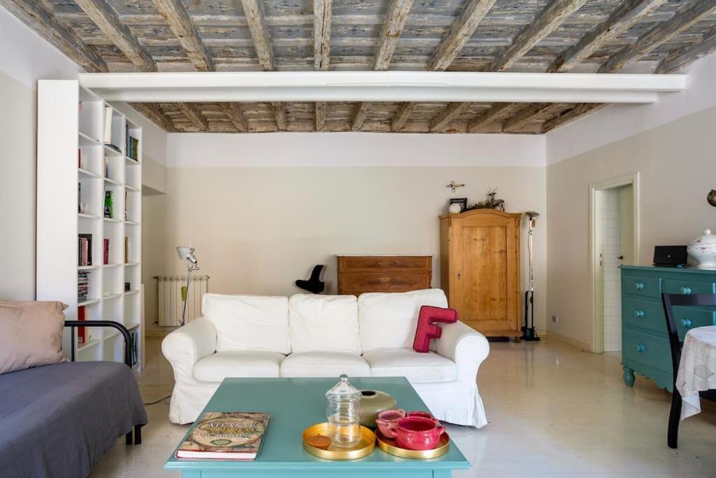 Authentic Monti 5 Mins From Colosseum Appartamento