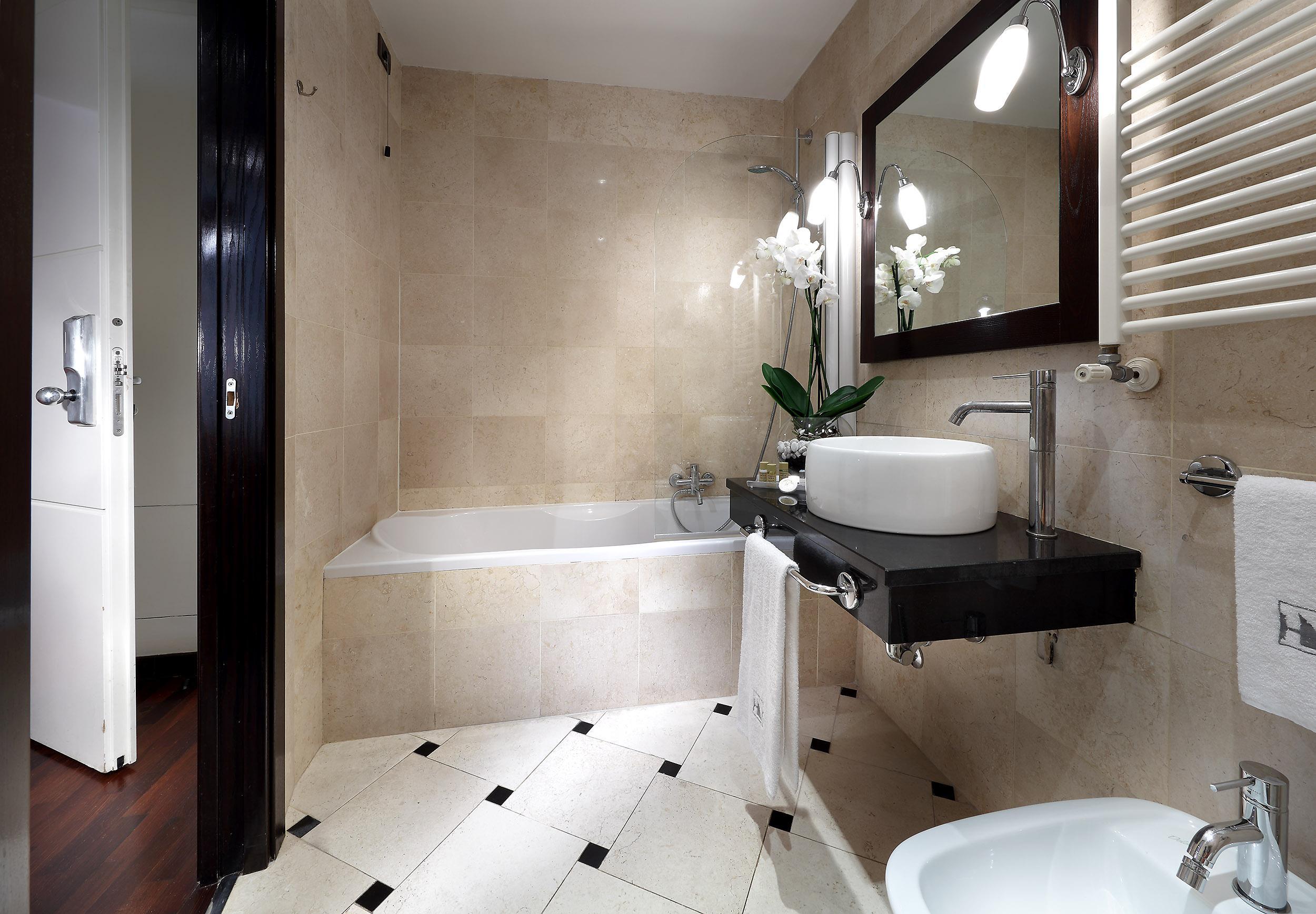 Exe International Palace Hotel 4*
