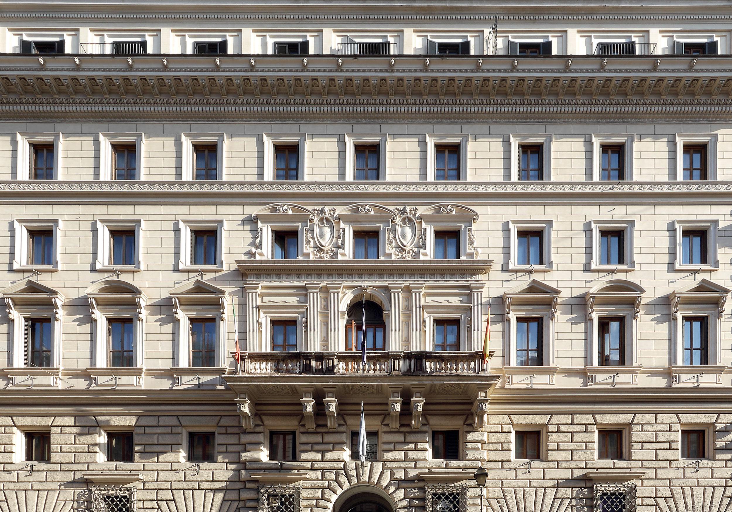 Exe International Palace Hotel 4*