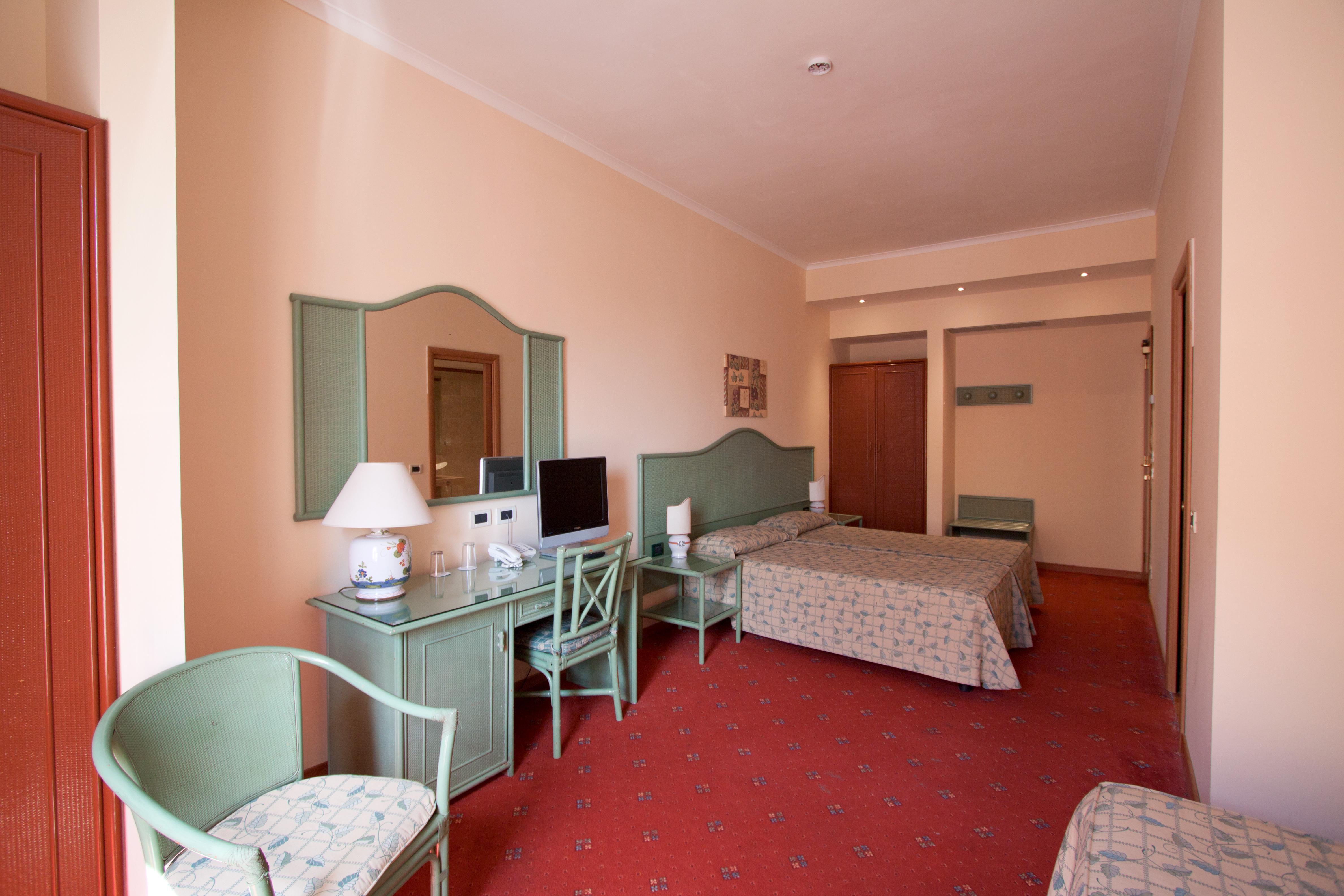 Laurentia Hotel
