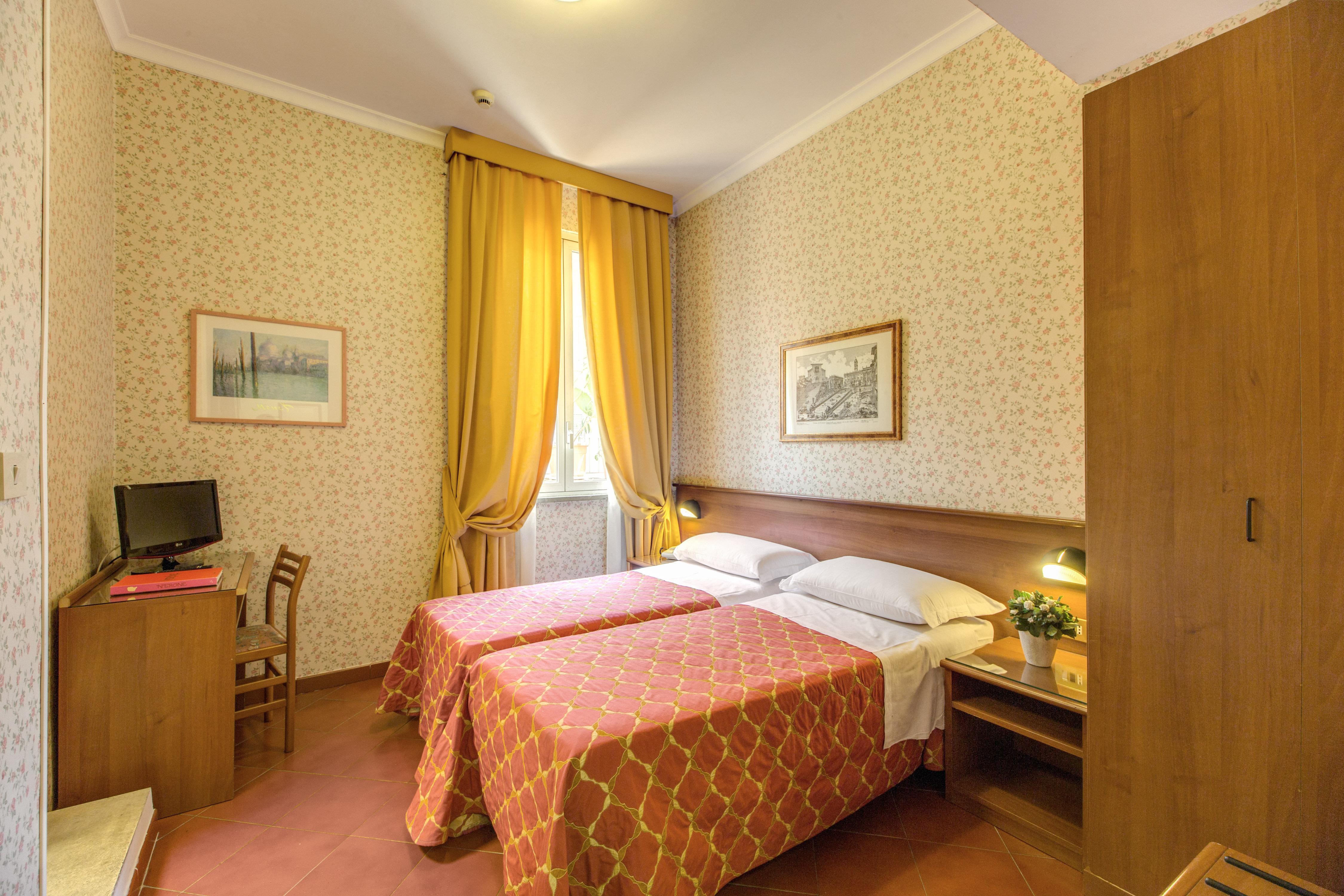 Hotel Corona 3*