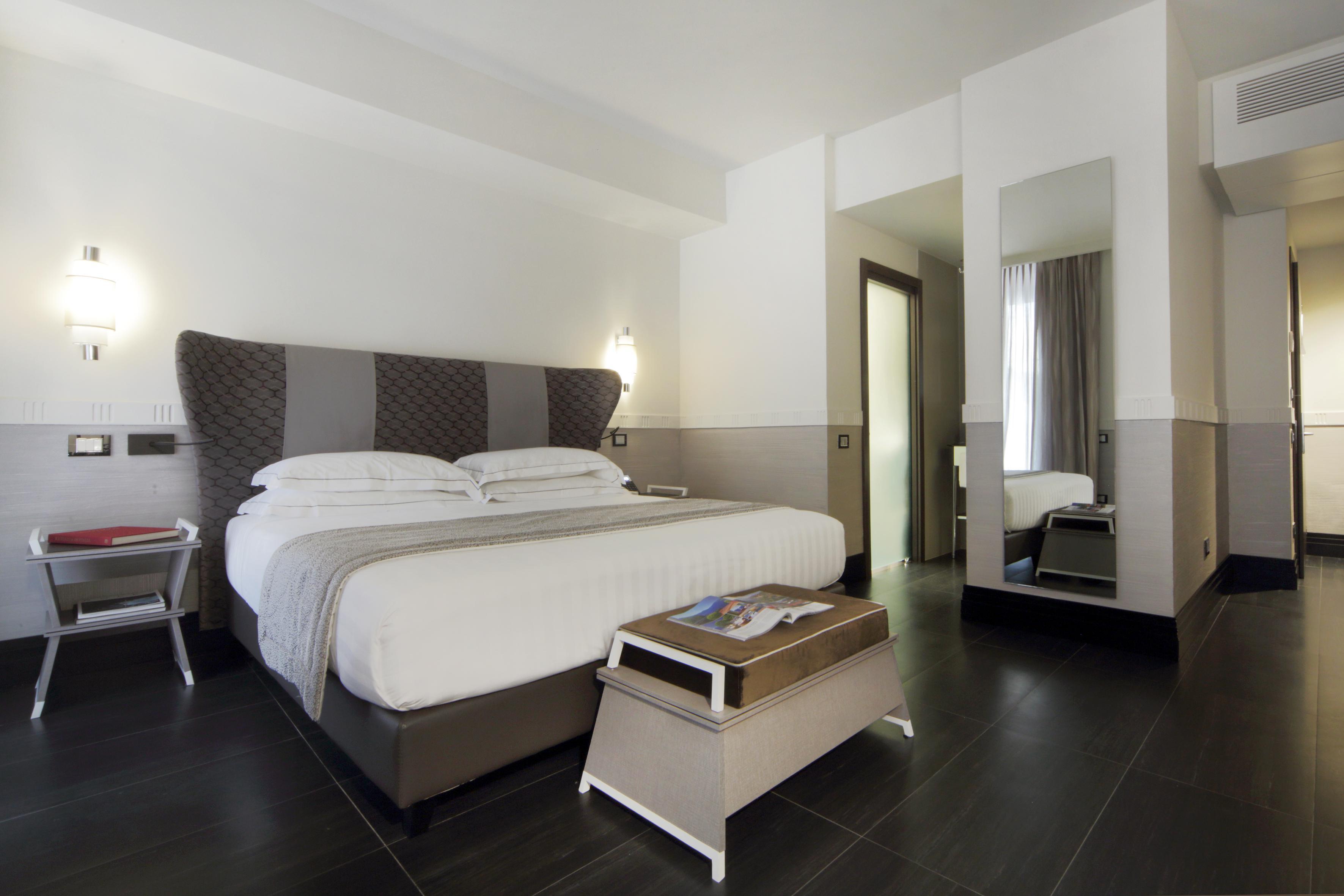 Unica Aparthotel 4*