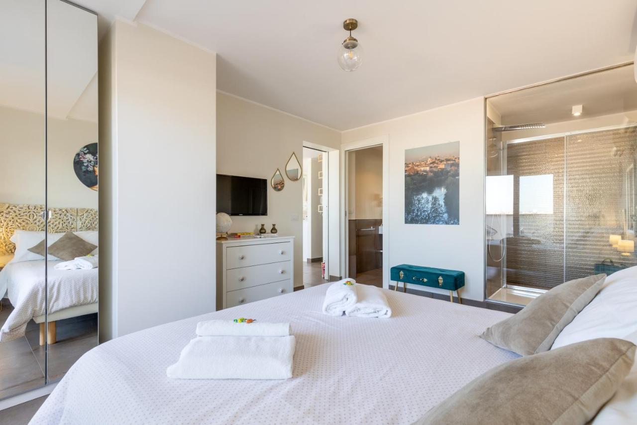 Apartment Penthouse With A Panoramic Rooftop In Trastevere With Seasonally Jacuzzi Rome