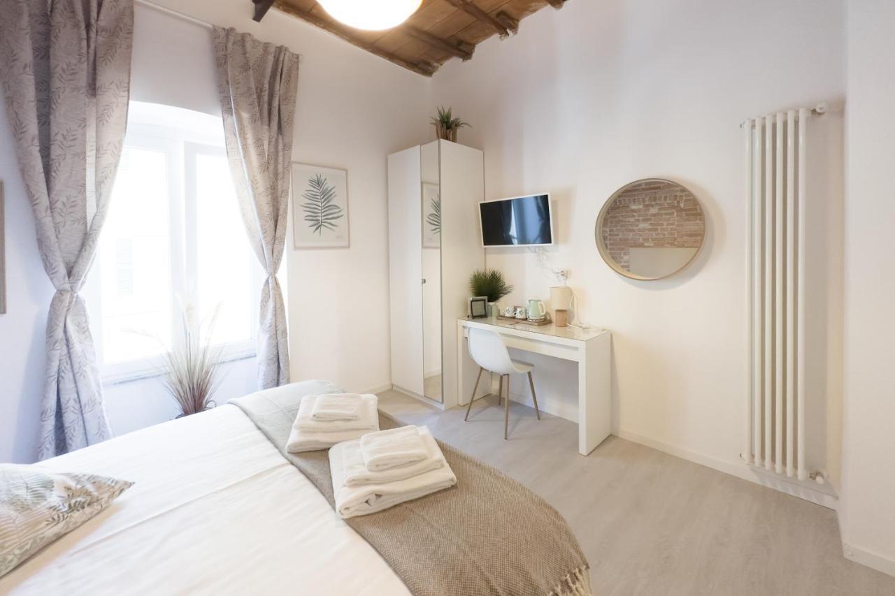 Apartment White Ostilia Rome