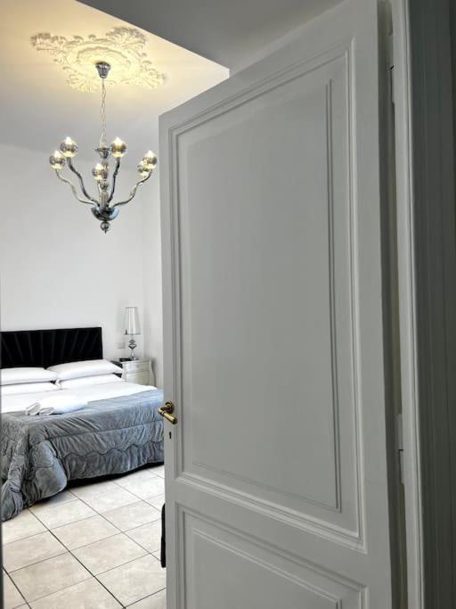 Virginia - Stazione Termini Apartment Rome